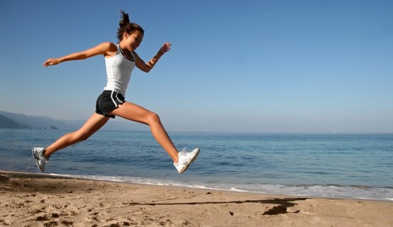 Beneficios-de-correr-por-la-playa